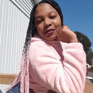 Meet your Posher, Maya